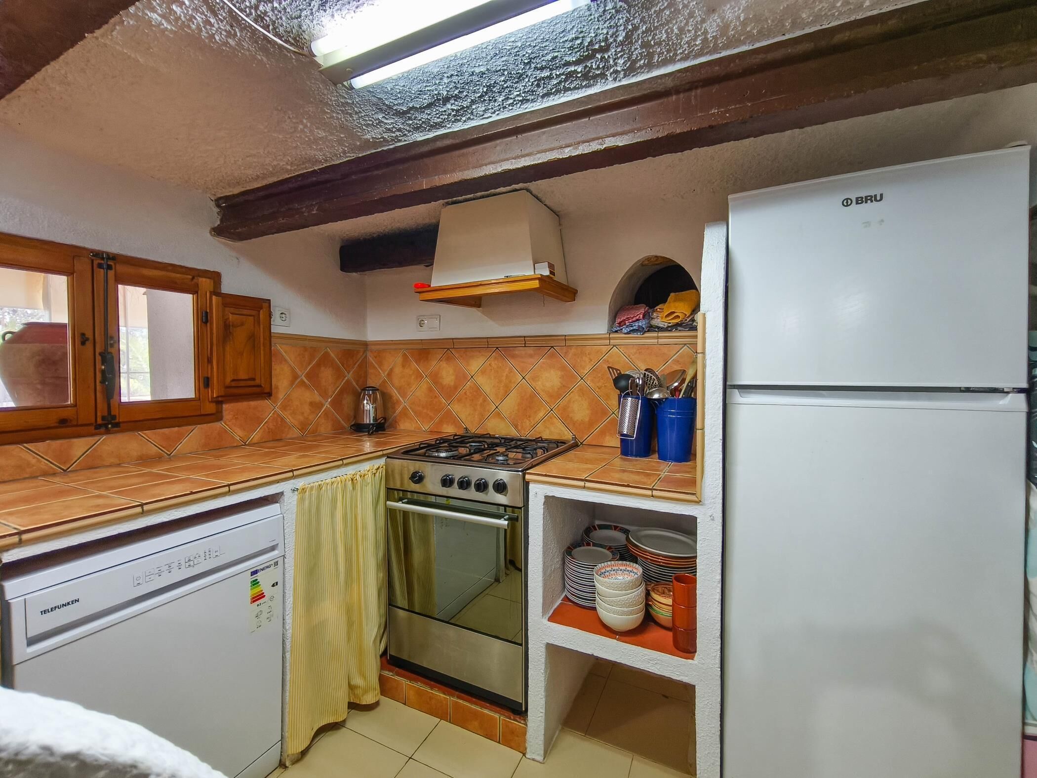 Kühlschrank, Mikrowelle, Ofen, Geschirrspüler