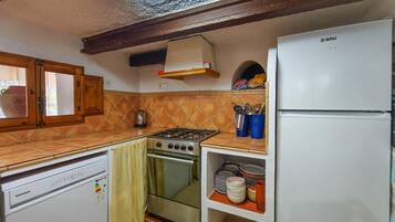 Kühlschrank, Mikrowelle, Ofen, Geschirrspüler