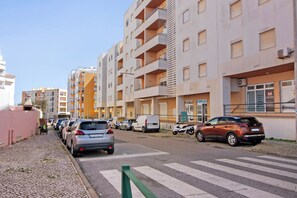 Exterior - Apartment 'Mar Salgado Beach' with Shared Pool, Shared Garden and Wi-Fi (Armação de Pêra)