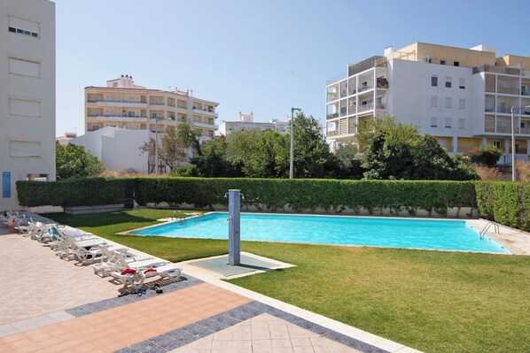 Pool - Apartment 'Mar Salgado Beach' with Shared Pool, Shared Garden and Wi-Fi (Armação de Pêra)