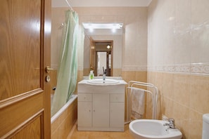 Douche, serviettes fournies