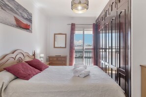 4 chambres, fer et planche à repasser, accès au Wi-Fi (inclus)