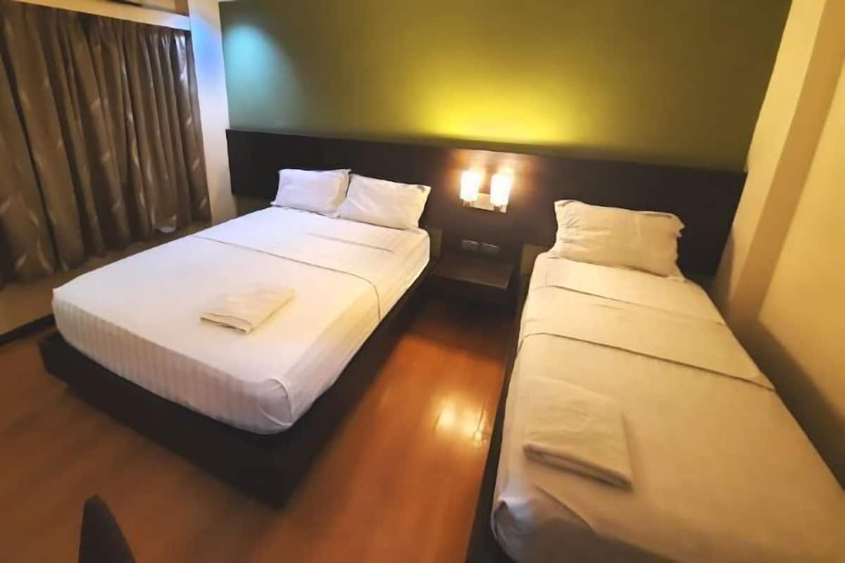 Premium bedding, pillowtop beds, desk, free WiFi