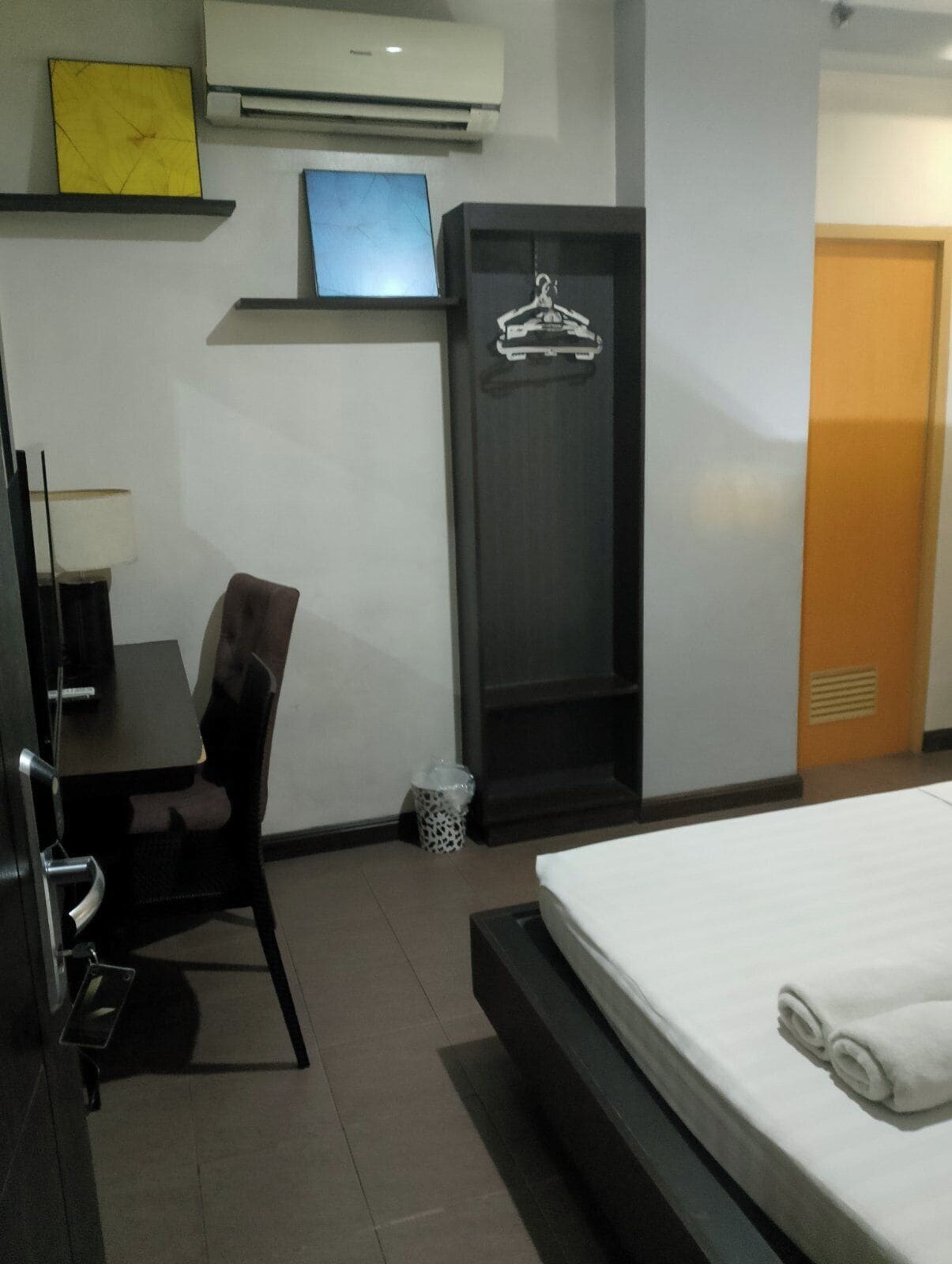 Photo - Lorenzzo Suites Hotel Makati