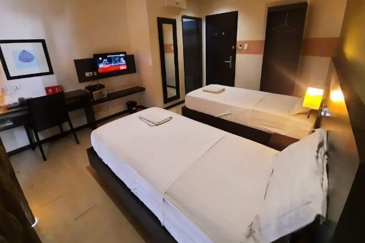 Premium bedding, pillowtop beds, desk, free WiFi