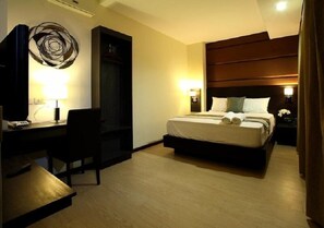Superior Double Room, Non Smoking, City View | Premium bedding, pillow-top beds, desk, free WiFi - Lorenzzo Suites Hotel (Makati)
