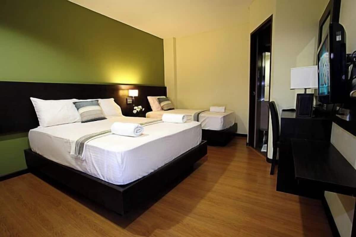 Premium bedding, pillowtop beds, desk, free WiFi