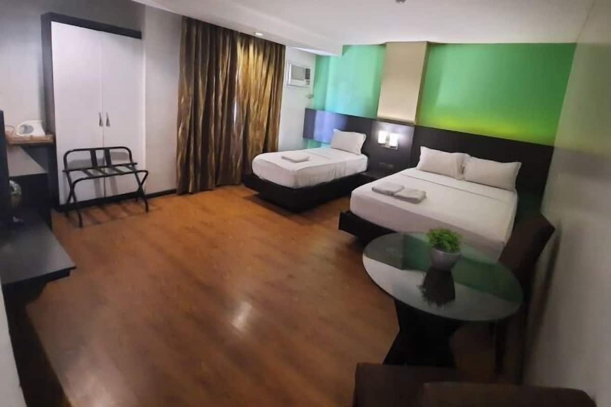 Premium bedding, pillowtop beds, desk, free WiFi