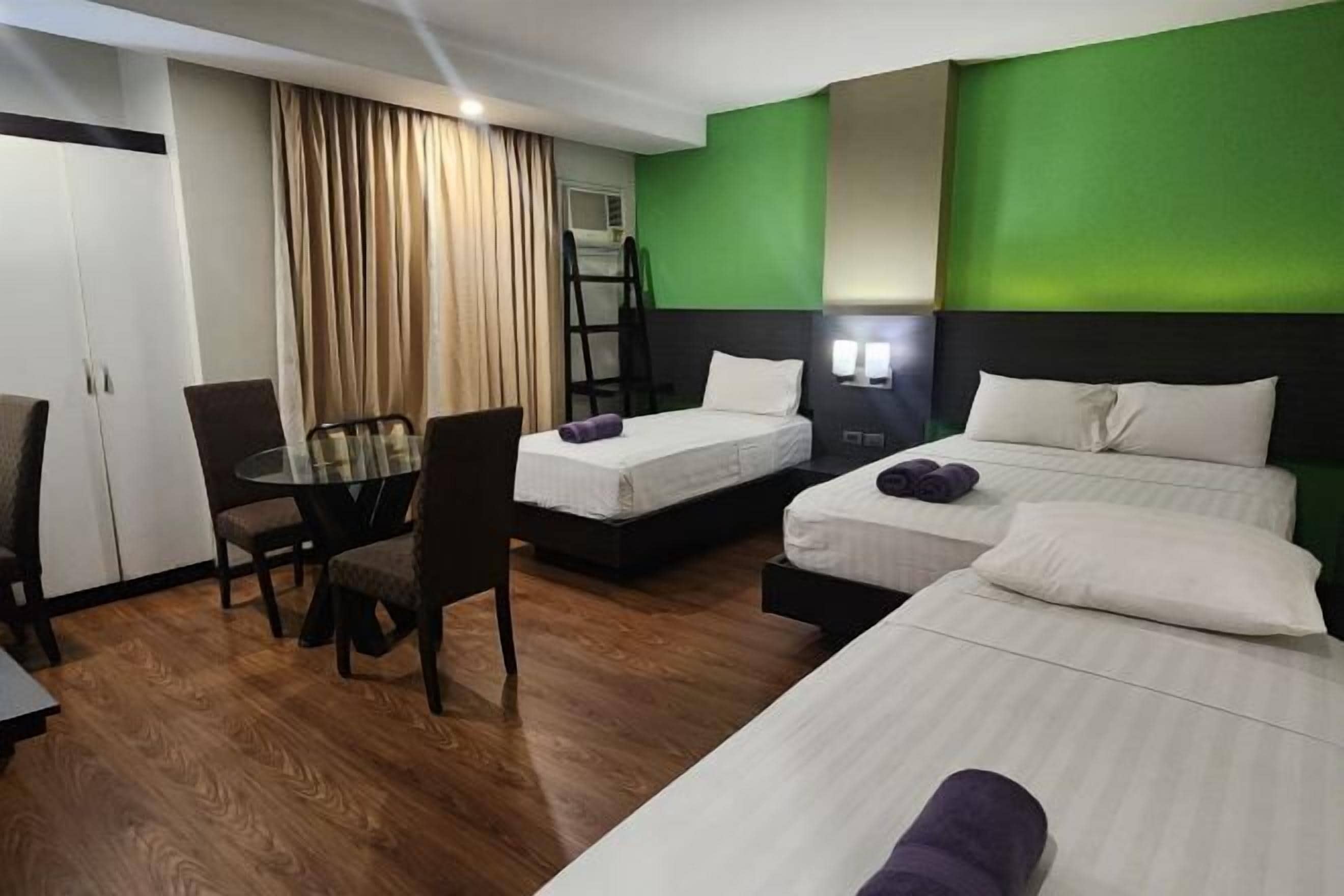 Literie de qualité supérieure, surmatelas, bureau, Wi-Fi gratuit