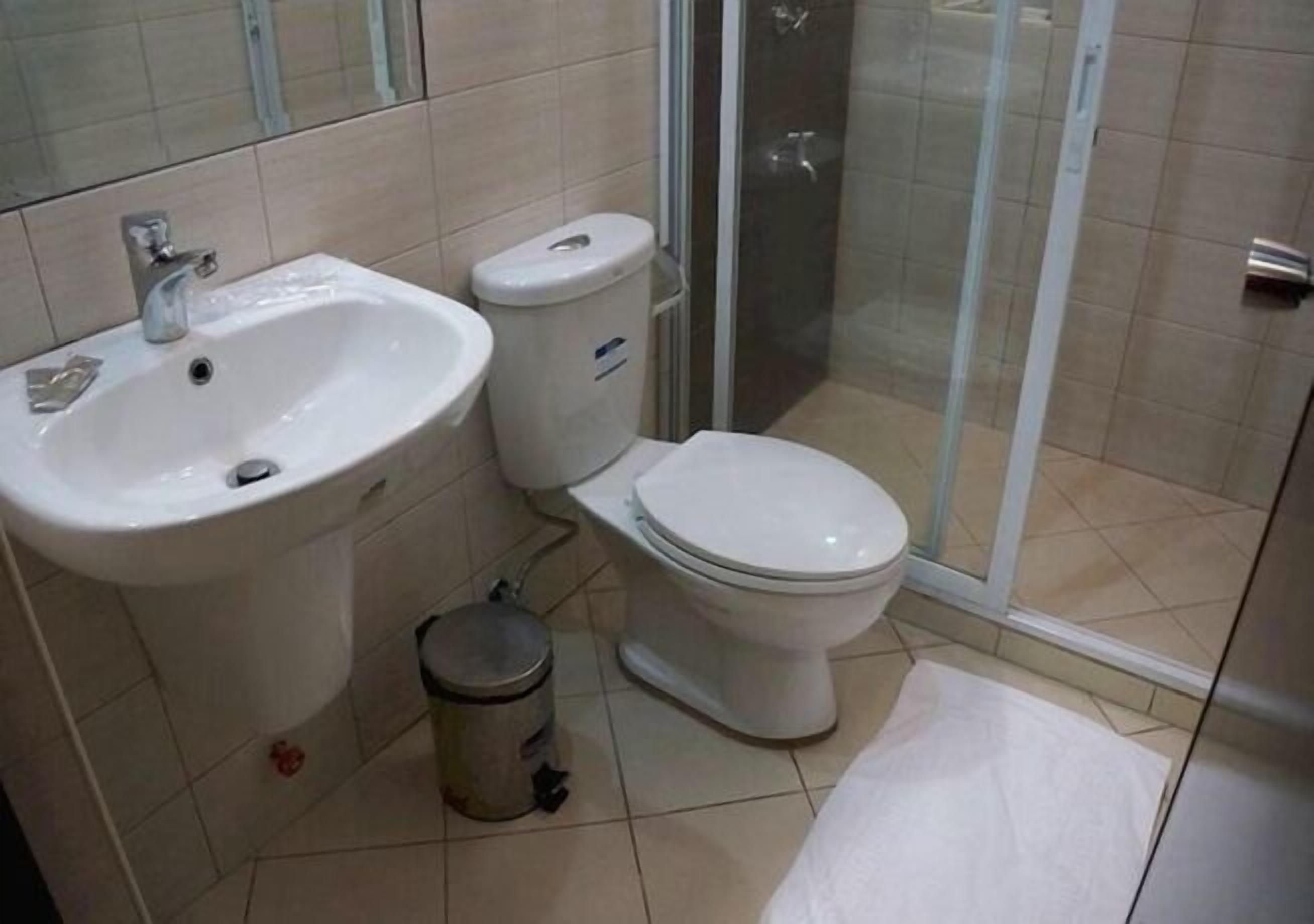 Photo - Lorenzzo Suites Hotel Makati