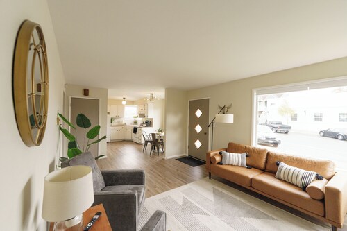 Cozy 2-bedroom house in charming Lynden with WiFi