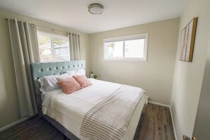 2 bedrooms, travel cot, WiFi, bed sheets