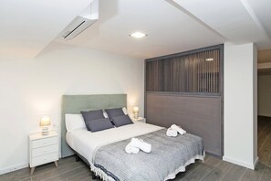 3 bedrooms, iron/ironing board, Internet, bed sheets