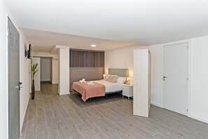 3 chambres, fer et planche à repasser, accès Internet, draps fournis