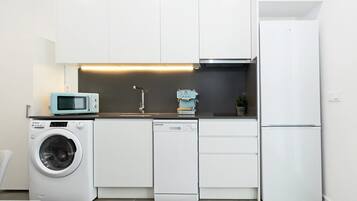 Fridge, microwave, dishwasher, coffee/tea maker