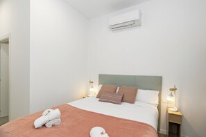 1 bedroom, iron/ironing board, internet, bed sheets