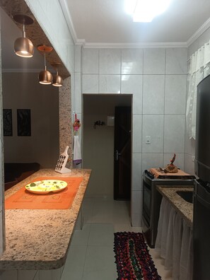 Fridge, microwave, oven, stovetop - Cozy 40m from the Beach: Ground Floor Apartment with 2 Bedrooms and Wi-Fi in Vila Tupi (Vila Tupi Praia Grande)