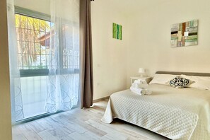 1 slaapkamer, een strijkplank/strijkijzer, wifi, beddengoed