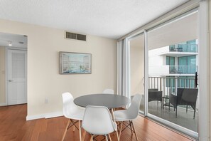 Apartment, Balcony | Dining room