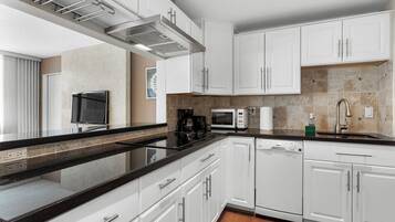 Apartment, Balcony | Private kitchen