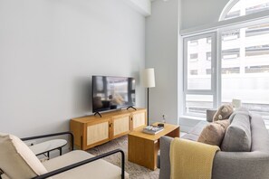 Télévision, chaîne hi-fi