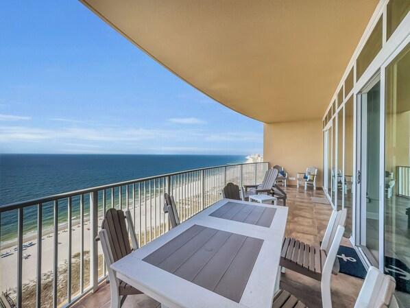 Outdoor dining - Skyline Shores at Phoenix OB II Snow Bird SPECIAL! (Orange Beach)