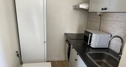 Stockholm Apartment - Sleeps 4 & Free Parking