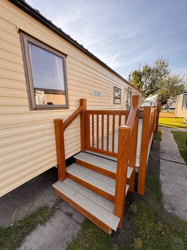 3 Bed Caravan - Side gated decking, WiFi, Pets