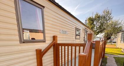 3 Bed Caravan - Side gated decking, WiFi, Pets