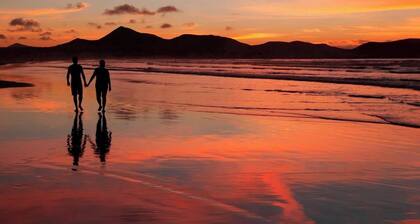 2 Bed Island Retreat-Sleeps 4-5 Min Walk To Beach