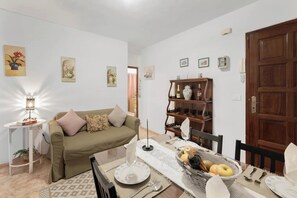 Dining - 2 Bed Island Retreat-Sleeps 4-5 Min Walk To Beach (Santa Cruz de la Palma)