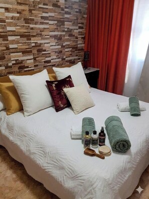 2 bedrooms, WiFi, bed sheets - 2 Bed Island Retreat-Sleeps 4-5 Min Walk To Beach (Santa Cruz de la Palma)