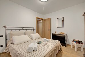 1 dormitorio y ropa de cama