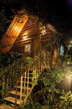 Familie-bungalow, utsikt mot høyde | 1 soverom, individuelt dekorert, individuelt innredet og skrivebord