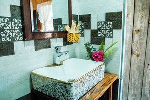 Family Bungalow, Hill View | Bathroom | Shower, rainfall showerhead, hair dryer, slippers - September Garden (Da Lat)