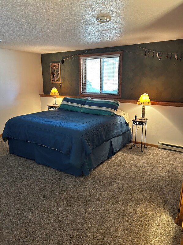 4 عدّة غرف نوم ومكواة/لوح كي وواي فاي وملاءات أسرّة