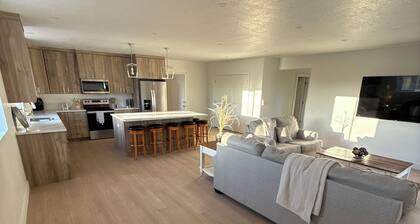 Clean New 2 Bedroom, 2-Bath detached apartment