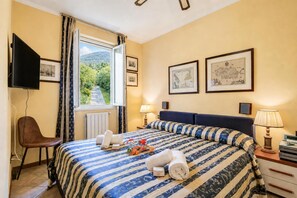 1 bedroom, WiFi (free), bed sheets - Alice Suite Terrace, lake view & Park, Gardone Riviera, Italy (Gardone Riviera)