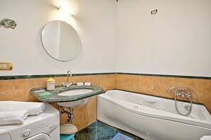 Douche, bidet, serviettes fournies