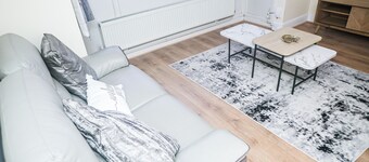 15 mins from City AirPort. 
10 mins from Excel

Comfortable and Clean.