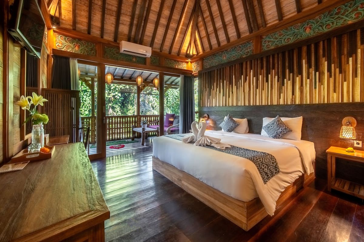 Deluxe Villa, 1 King Bed, Hill View
