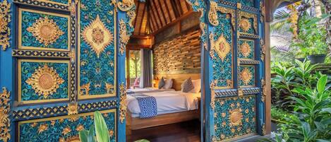 Vila Deluks, 2 Tempat Tidur Twin, pemandangan kebun | 1 kamar tidur, brankas, tirai kedap cahaya, dan setrika/meja setrika