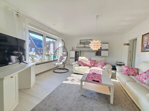 Fernseher, Kamin, Stereoanlage