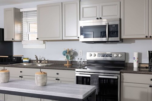 5 Min to Elon | In Unit Washer + Dryer | Fast Wi-Fi