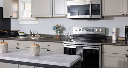 5 Min to Elon | In Unit Washer + Dryer | Fast Wi-Fi