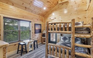 6 quartos, ferros/tábuas de passar roupa, berço de viagem, Wi-Fi