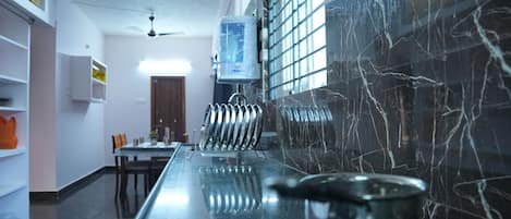 Deluxe Room | Private kitchen | Fridge, microwave