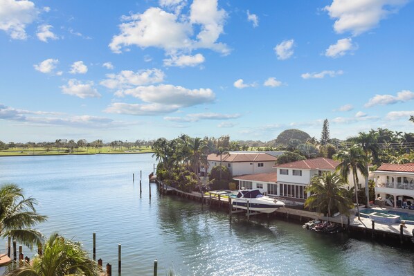 Departamento, balcón, vista a la bahía | Vista del balcón