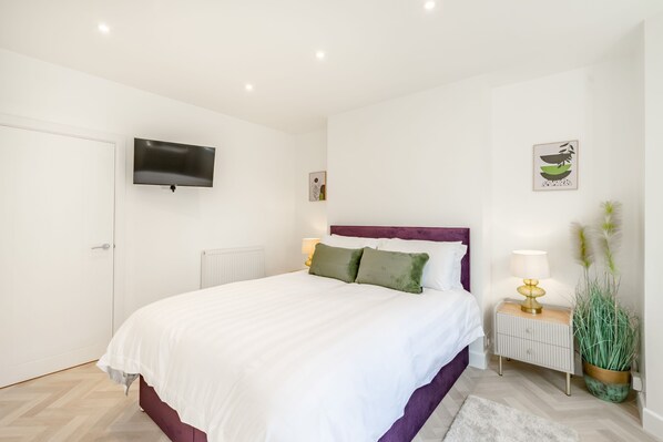 1 bedroom, iron/ironing board, Internet - 46 Bishopthorpe Road  - sleeps 2 guests  in 1 studio (York)