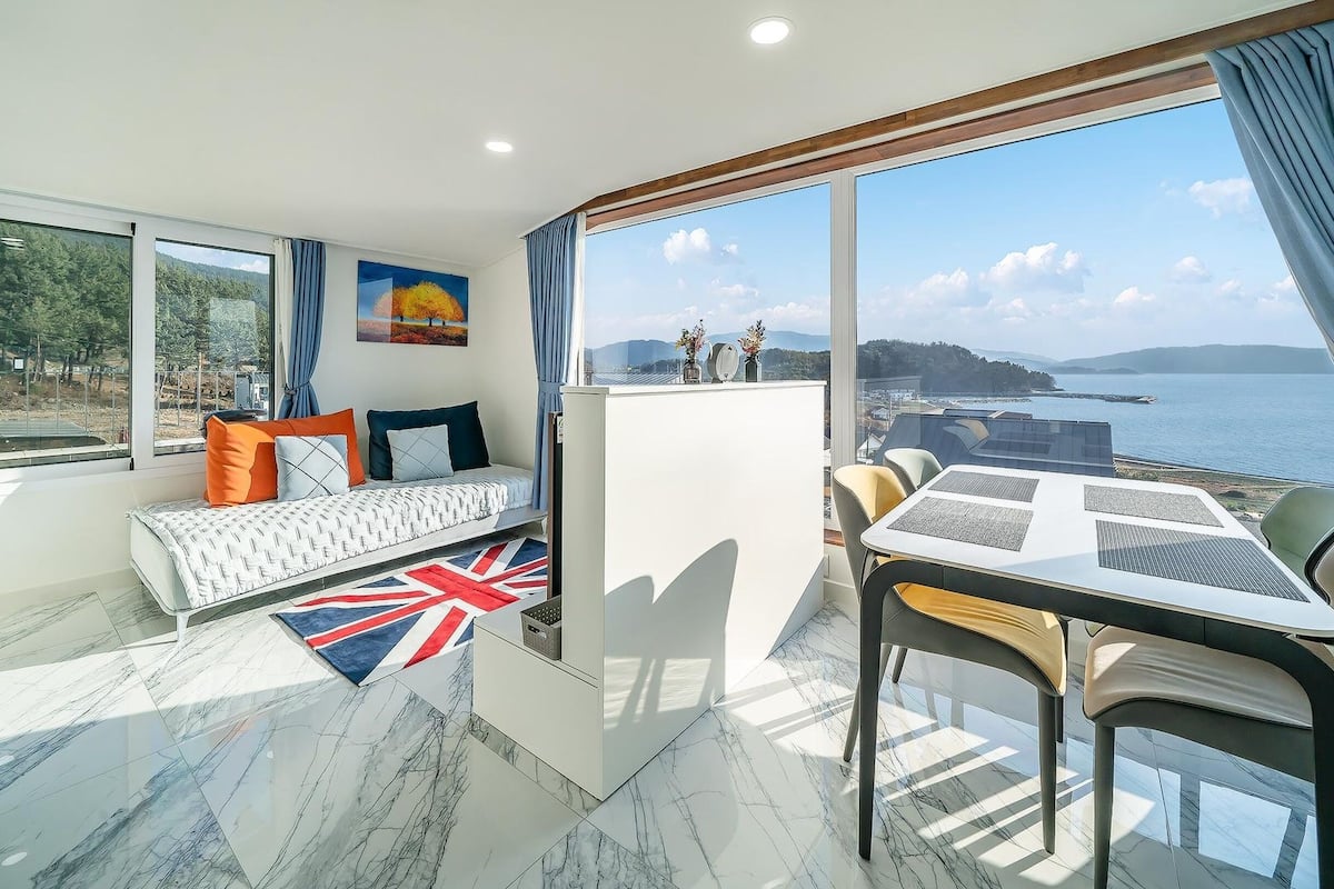 Basic Room, 1 Bedroom (202 (ocean view/BBQ))